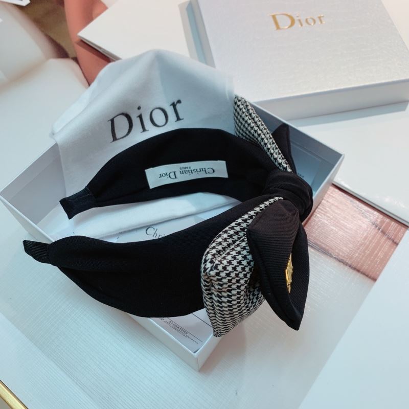 CHRISTIAN DIOR